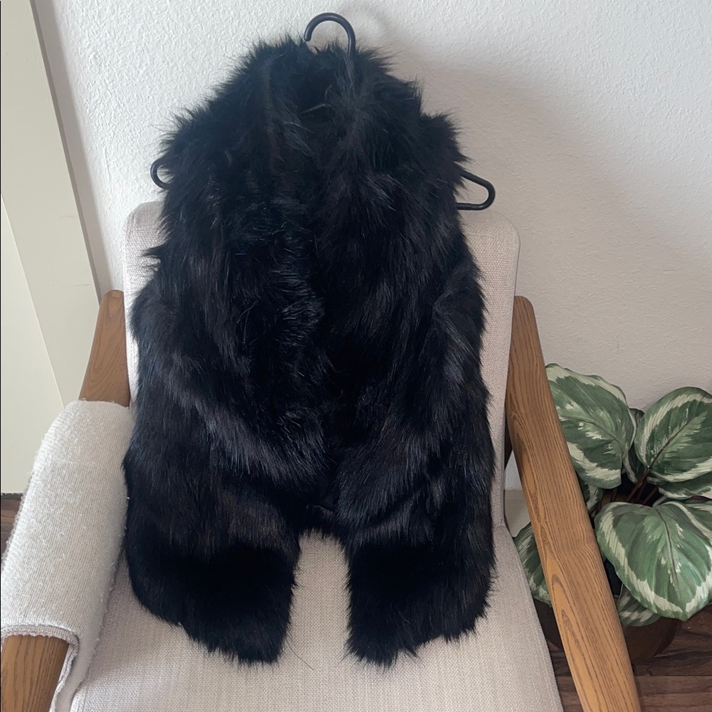 Plush Black Faux-Fur Teddy Vest - Women's Cozy Layer